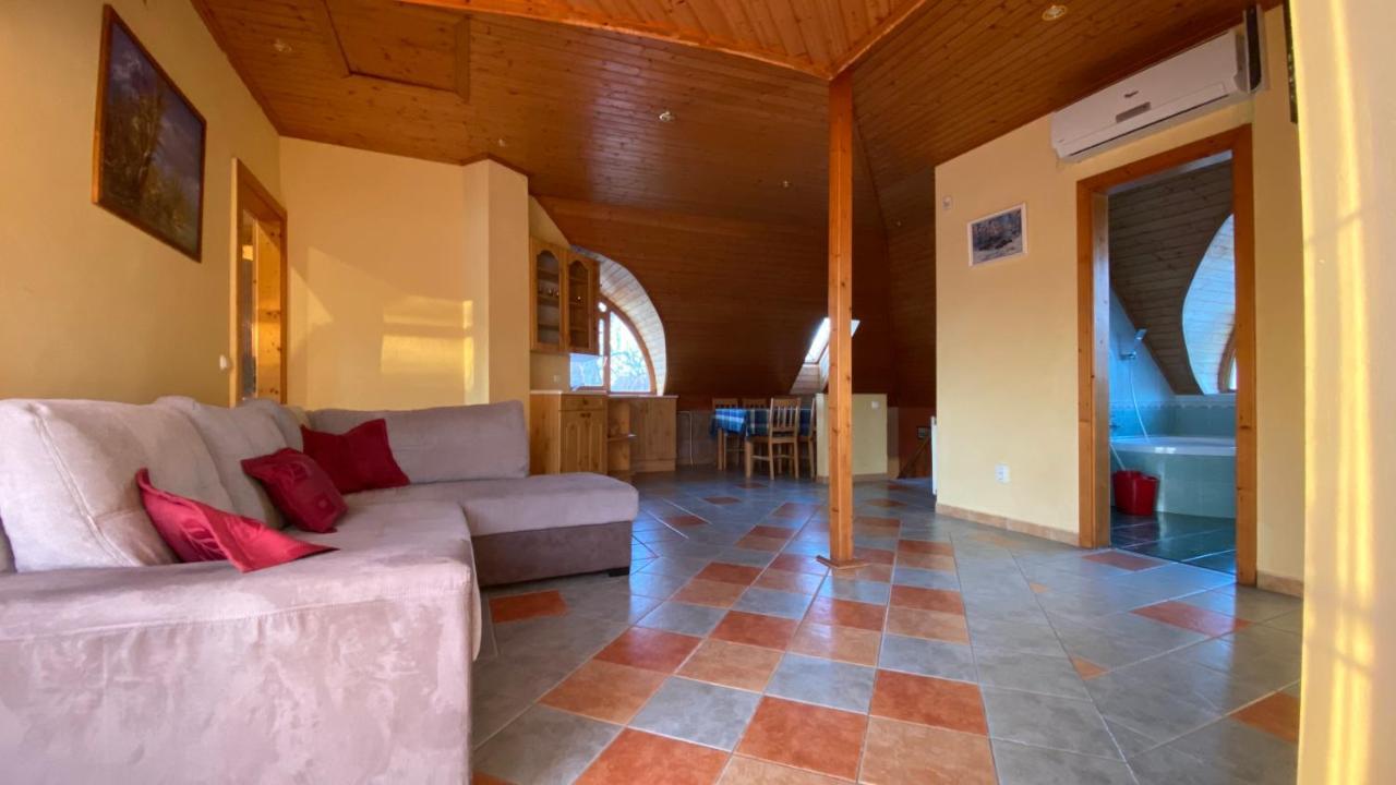הוילה Balatonszárszó House4U מראה חיצוני תמונה