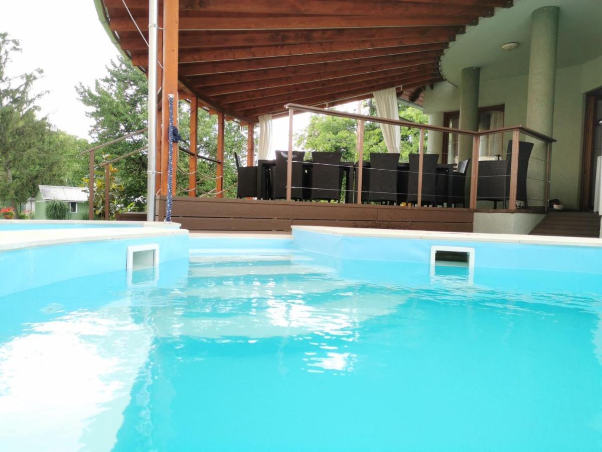 הוילה Balatonszárszó House4U מראה חיצוני תמונה