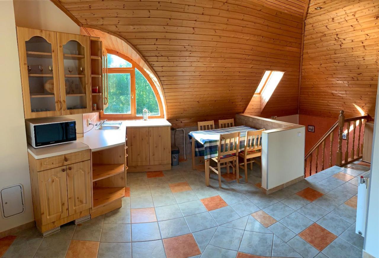 הוילה Balatonszárszó House4U מראה חיצוני תמונה