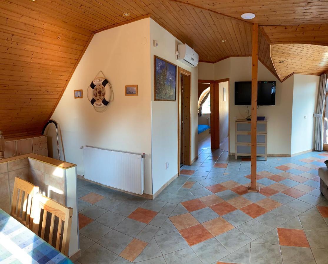 הוילה Balatonszárszó House4U מראה חיצוני תמונה