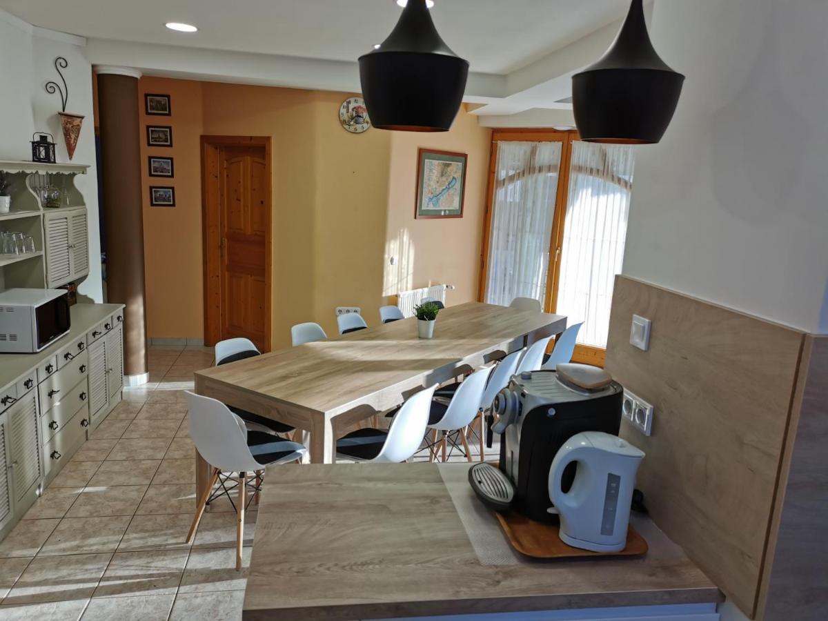 הוילה Balatonszárszó House4U מראה חיצוני תמונה