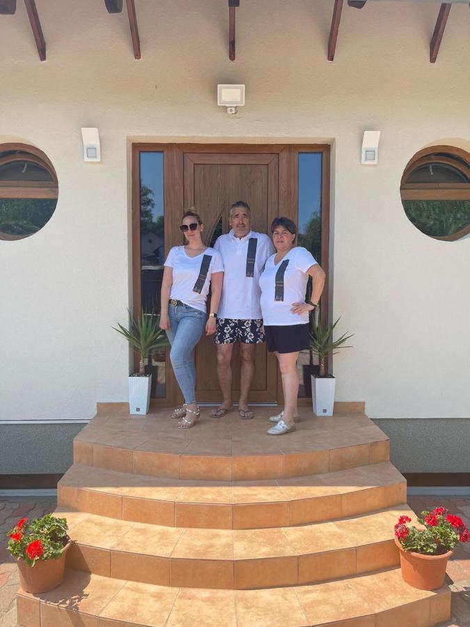 הוילה Balatonszárszó House4U מראה חיצוני תמונה