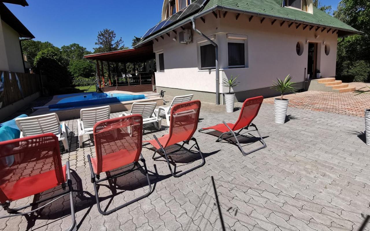 הוילה Balatonszárszó House4U מראה חיצוני תמונה